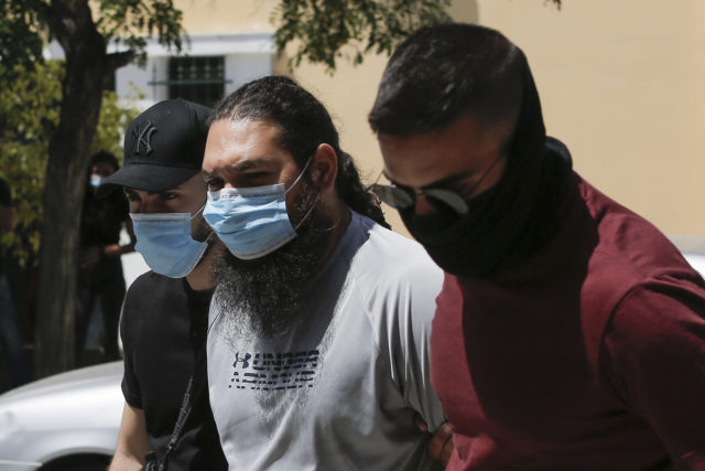 Απολογήθηκε συμπληρωματικά για αυστηρότερη κατηγορία ο ιερέας για την επίθεση με βιτριόλι στην Μονή Πετράκη