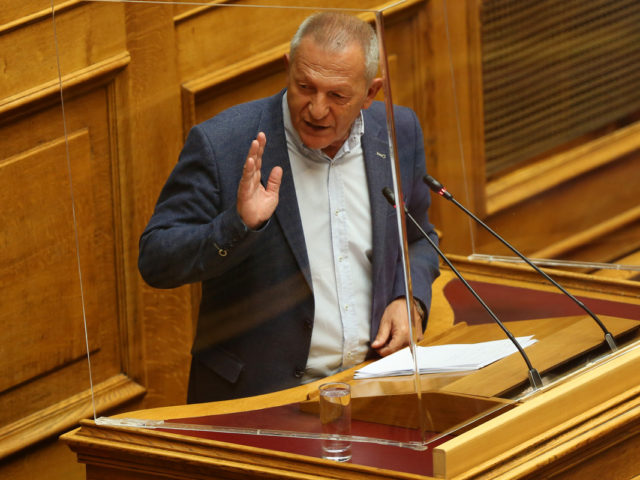 Παφίλης προς Μπογδάνο: «Βάλε τη μάσκα σου! Όχι μόνο την κουκούλα». [ΒΙΝΤΕΟ]