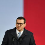 Ο Πολωνός πρωθυπουργός Μοραβιέτσκι διαβεβαιώνει ότι η χώρα του θέλει να παραμείνει στην Eυρωπαϊκή Ένωση