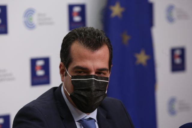 Πλεύρης: Πλήρης ελευθερία για τους εμβολιασμένους σε ψυχαγωγία και εστίαση