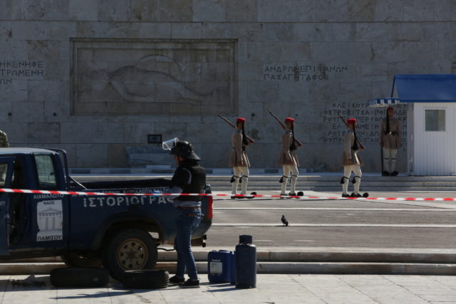 Στο ψυχιατρείο με εισαγγελική εντολή ο 58χρονος που στάθμευσε το αγροτικό μπροστά από το Μνημείο του Άγνωστου Στρατιώτη