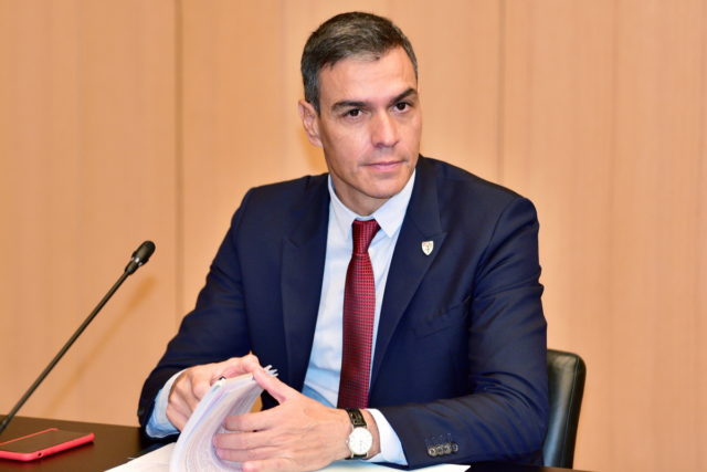 Ο Πέδρο Σάντσεθ υποσχέθηκε να ποινικοποιήσει την πορνεία