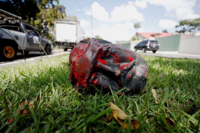 Γουατεμάλα: Διαδηλωτές προσπάθησαν να ανατρέψουν άγαλμα του Κολόμβου