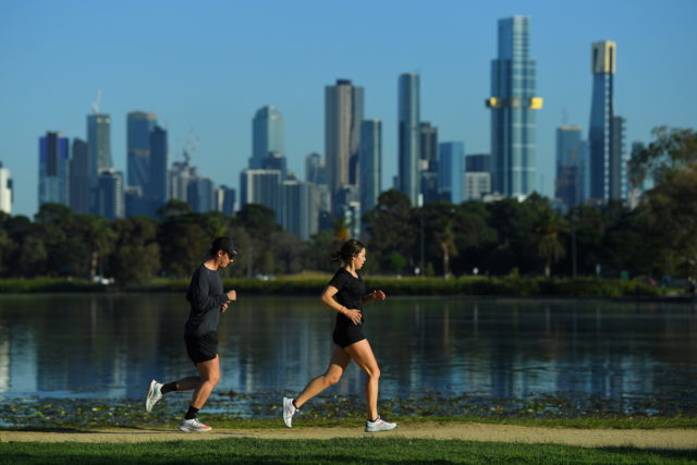 Στη Μελβούρνη γιορτάζουν το τέλος του μεγαλύτερου σε διάρκεια lockdown στον κόσμο