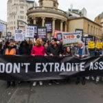 Ξεκινά σήμερα η εκδίκαση της έφεσης που έχουν υποβάλει οι ΗΠΑ ζητώντας εκ νέου την έκδοση του Τζούλιαν Ασάνζ