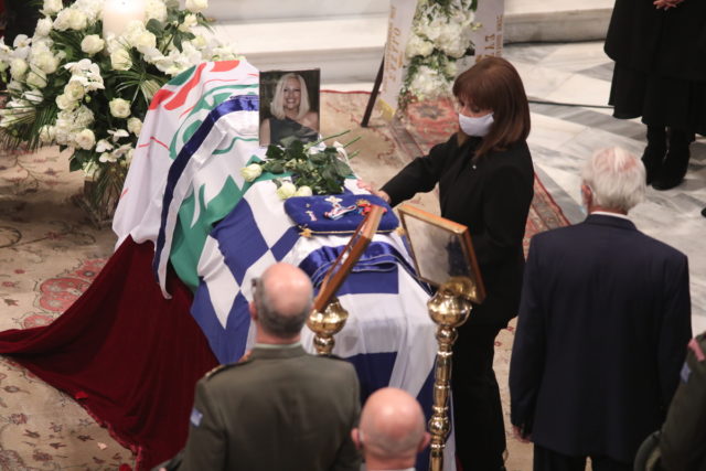 Σακελλαροπούλου: Η Φώφη Γεννηματά ήταν πρότυπο ακεραιότητας και γενναιότητας, αφοσιωμένη μητέρα, σύζυγος και πολιτικός