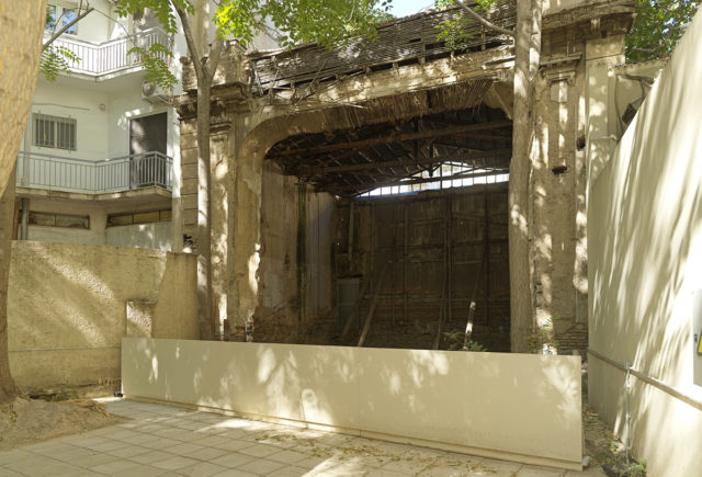 Μια μάντρα που αποτελεί το μοναδικό δείγμα σκηνής της belle époque στην Αθήνα ξαναζωντανεύει