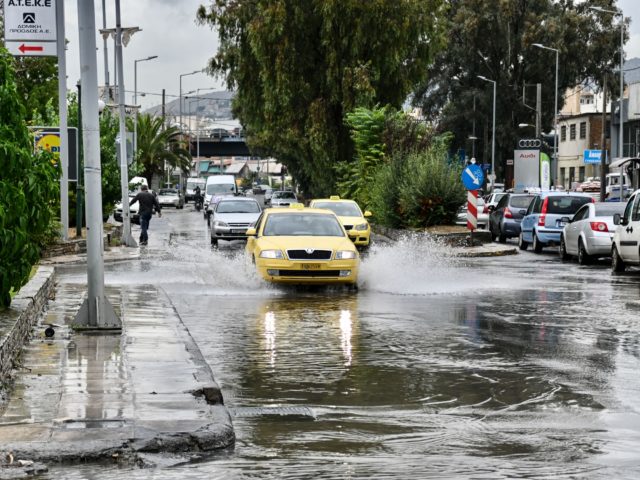 Κακοκαιρία: Συνεδρίασε η Επιτροπή Εκτίμησης Κινδύνου – Εννέα Περιφέρειες σε «Red Code»