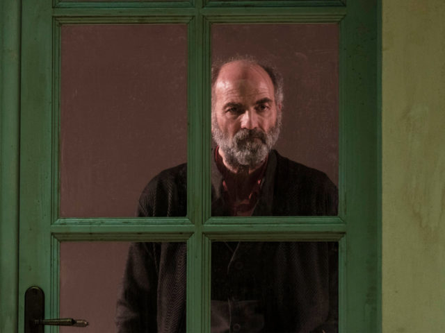 Ακύλλας Καραζήσης: «Η ιστορία δεν μας μαθαίνει τίποτα για το παρελθόν. Μας μαθαίνει όμως πολλά σε σχέση με το τρόπο που τη βλέπουμε. Το ποιοι είμαστε»