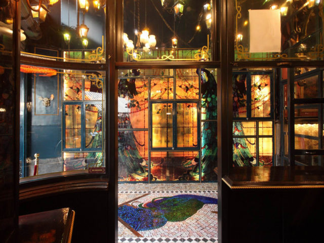 Το Noel θέλει να είναι ένας χώρος αναμονής μεταξύ ρεαλισμού και φαντασίας