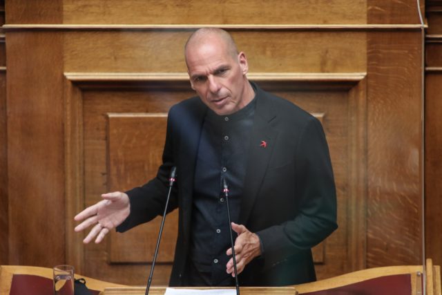 Θετικός στον κορωνοϊό ο Γιάνης Βαρουφάκης