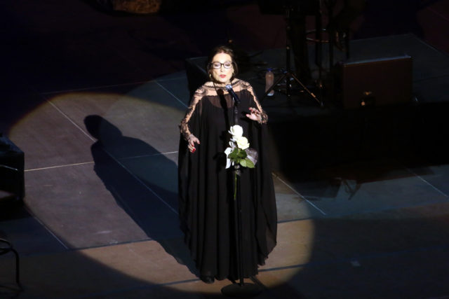 Νοσηλεύτηκε για ένα μήνα λόγω Covid-19 η Νάνα Μούσχουρη