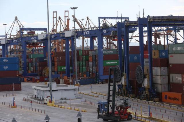 Προσωρινή αναστολή κινητοποίησεων και νέα 48ωρη απεργία για 5 και 6 Νοεμβρίου εξήγγειλαν οι εργαζόμενοι της Cosco