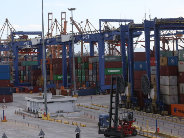 Προσωρινή αναστολή κινητοποίησεων και νέα 48ωρη απεργία για 5 και 6 Νοεμβρίου εξήγγειλαν οι εργαζόμενοι της Cosco