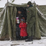 Σύνορα Πολωνίας – Λευκορωσίας: Το έμβρυο μιας Ιρακινής μετανάστριας, θάφτηκε σε πολωνικό κοιμητήριο [ΒΙΝΤΕΟ]