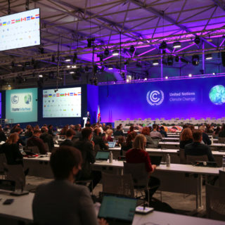 COP26: Λίγο πριν το τέλος, ένα ελλειπές προσχέδιο και η συμφωνία των δύο μεγαλύτερων ρυπαντών