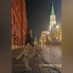 Ρωσίδα πορνοστάρ συνελήφθη επειδή φωτογραφήθηκε με γυμνά οπίσθια μπροστά στο Κρεμλίνο