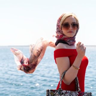 Άννα Ντέλβι: Το κορίτσι που έπεισε την αριστοκρατία της Ν. Υόρκης πως ήταν πιο πλούσιο από εκείνους