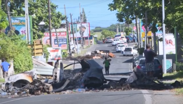 Μαρτινίκα-Γουαδελούπη: Βίαια επεισόδια και πυροβολισμοί στις δύο πρώην γαλλικές αποικίες – Απαγόρευση της κυκλοφορίας επιβλήθηκε στην Μαρτινίκα [ΒΙΝΤΕΟ]