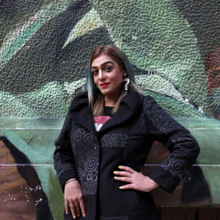 Η Mathira είναι μια τρανς προσφύγισσα από το Πακιστάν που αναζητά ασφάλεια στην Ελλάδα