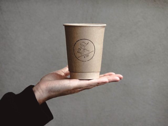 Στο A TOT της οδού Λέκκα, 13τμ αρκούν για να σου σερβίρουν specialty καφέ