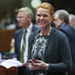 Μετά την καταδίκη της από ειδικό δικαστήριο, η πρώην υπουργός Μετανάστευσης της Δανίας κινδυνεύει να αποπεμφθεί και από το κοινοβούλιο