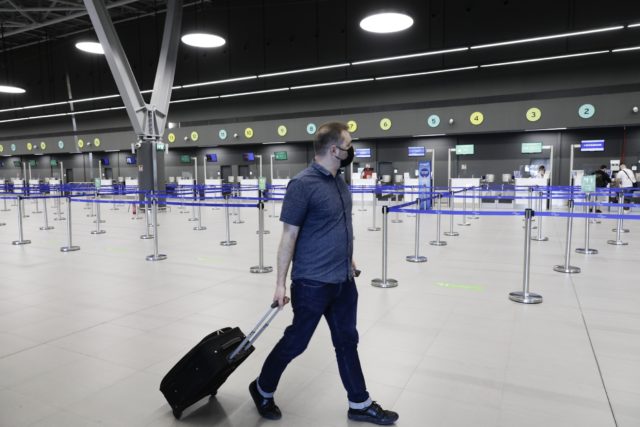 Με PCR ή rapid test, η είσοδος στην Ελλάδα από σήμερα