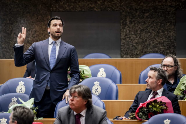 Ολλανδία: Δικαστήριο απαγορεύει σε πολιτικό να συγκρίνει τα μέτρα κατά της πανδημίας με το Ολοκαύτωμα