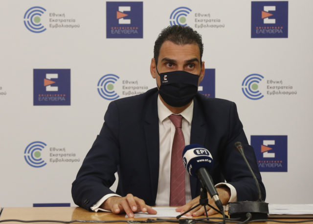 Έκτακτη ανακοίνωση στις 18:00 για την τρίτη δόση του εμβολίου