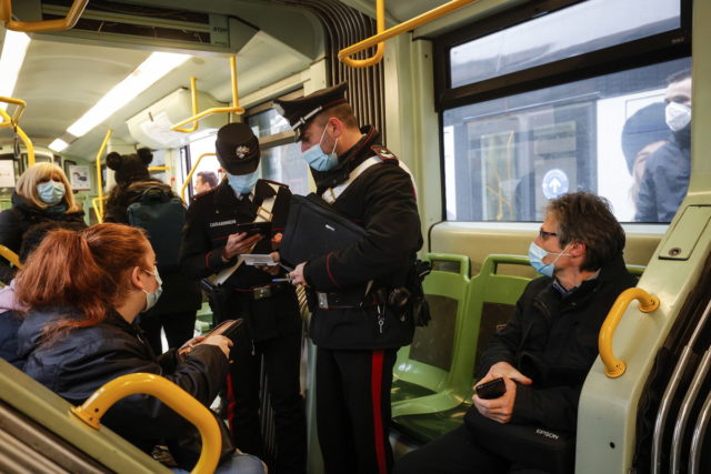 Νέα περιοριστικά μέτρα για τους ανεμβολίαστους σε ισχύ από σήμερα στην Ιταλία