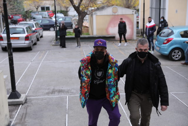 Ποινική δίωξη στον Light για οπλοκατοχή, οπλοφορία και ναρκωτικά