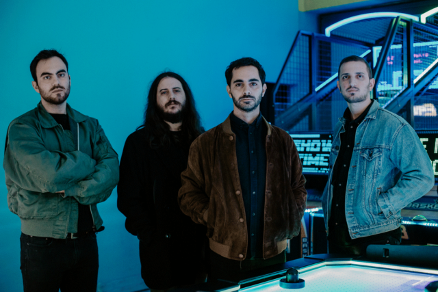 Το νέο music video των Deaf Radio είναι ένα tribute στη νυχτερινή ζωή της Αθήνας