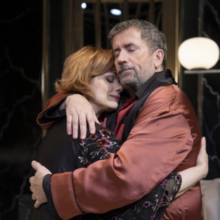 «Sexy Laundry»: Mια παράσταση για τους κουρασμένους έρωτες που παλεύουν να αναστηθούν