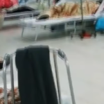 Yπό κατάρρευση το ΕΣΥ – Ασθενείς σε ράντζα με φορητές μπουκάλες οξυγόνου στοιβαγμένοι στους διαδρόμους [ΒΙΝΤΕΟ]