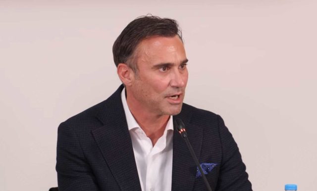 Γιώργος Καπουτζίδης προς Κυριάκο Μητσοτάκη: «Για ποιο λόγο είμαι ο άνθρωπος με τα λιγότερα δικαιώματα;» [BINTEO]