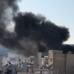 Μεγάλη φωτιά σε διαμέρισμα πολυκατοικίας στην Πετρούπολη [BINTEO]