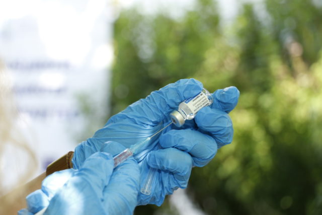 Κορωνοϊός: «Μαύρο» ρεκόρ με 21.657 νέα κρούσματα