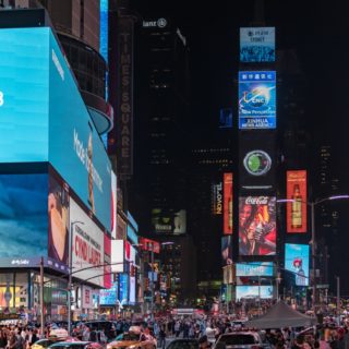 ΗΠΑ: Ακυρώσεις πτήσεων παραμονές Χριστουγέννων ενώ οι εορτασμοί της Πρωτοχρονιάς στην Τάιμς Σκουέρ θα γίνουν με μέτρα και λίγο κόσμο