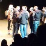 Εισβολή «μπράβων» και απόπειρα λογοκρισίας σε παράσταση του Χριστόφορου Ζαραλίκου [ΒΙΝΤΕΟ]