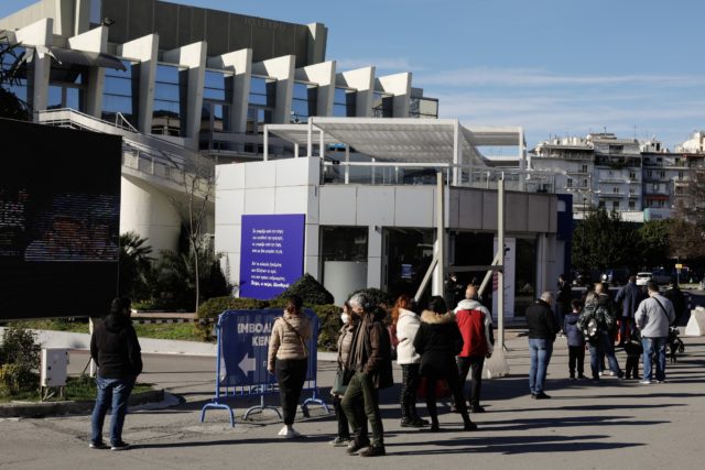 Ουρές από τα ξημερώματα για ένα διαγνωστικό τεστ