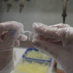 Ανοιχτό το ενδεχόμενο να καταργηθεί το πρόστιμο των 100 ευρώ στους ανεμβολίαστους