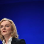 Η Βρετανίδα ΥΠΕΞ απειλεί τη Ρωσία «να υποχωρήσει από την Ουκρανία προτού κάνει ένα τεράστιο λάθος»