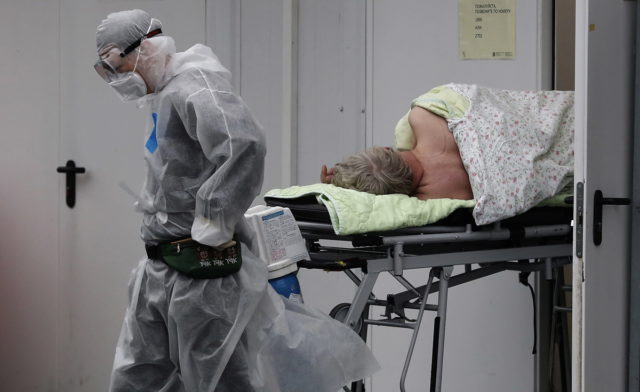 «Μαύρα» Ρεκόρ: Η Ελλάδα στις χειρότερες θέσεις στον κόσμο σε κρούσματα και θνησιμότητα