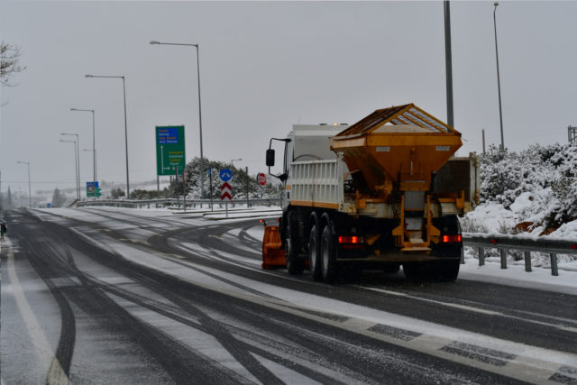 Δίχως τέλος η ταλαιπωρία για 300 επιβάτες – Παραμένουν εγκλωβισμένοι 20 ώρες σε τρένο στην Οινόη