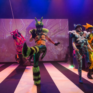 “We are in the army now”: Η πρωτοποριακή παράσταση του Ηλία Αδάμ ταξιδεύει στη Μαδρίτη