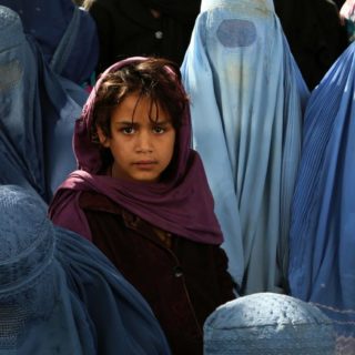 Αφγανιστάν: «Αν δεν πουλήσω το νεφρό μου, θα αναγκαστώ να πουλήσω την ενός έτους κόρη μου»