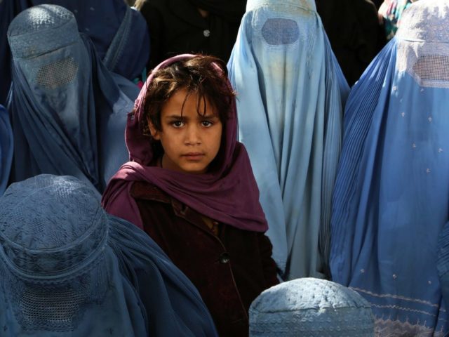 Αφγανιστάν: «Αν δεν πουλήσω το νεφρό μου, θα αναγκαστώ να πουλήσω την ενός έτους κόρη μου»