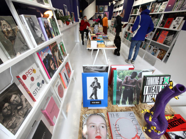 To Hyper Hypo είναι το νέο βιβλιοπωλείο για visual arts και το τέλειο μέρος για να φλερτάρεις