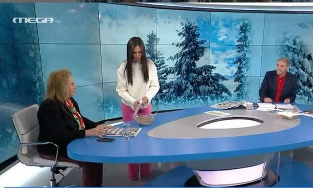 «Θα σοβαρευτείτε ή θα σηκωθώ να φύγω;» – Έδωσαν κόλλυβα στην Ματίνα Παγώνη [ΒΙΝΤΕΟ]