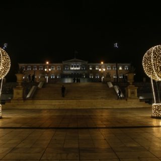 «Δε θέλουμε ξένους στη γιορτή μας». Ακόμα κι αν δε γιορτάζουμε